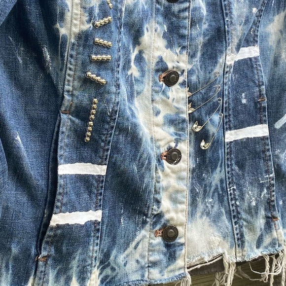 Custom hand painted Cropped Jean Jacket - Picture 10 of 16